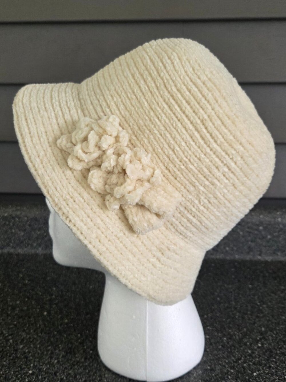 Cream Y2K Boho Crochet Bucket Hat with Side Flower One Size